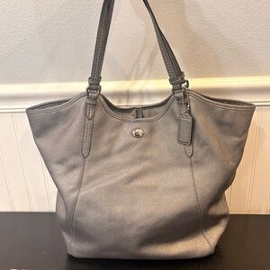 COACH Peyton Tote in Crossgrain Metallic Pewter Leather F26103